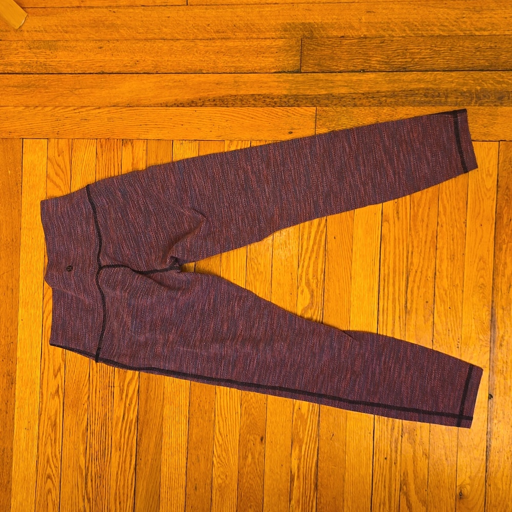 Lululemon size 4 diamond jacquard capri leggings